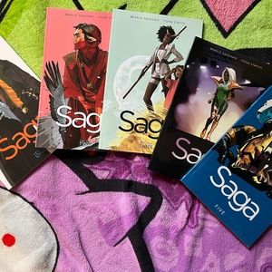 GRAPHIC NOVEL LOT- SAGA VOLUME 1-5